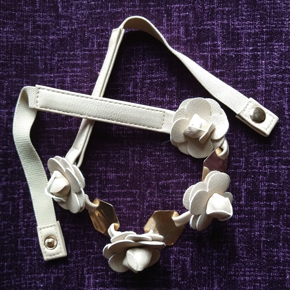 EUC Faux leather flower belt from Anthropologie